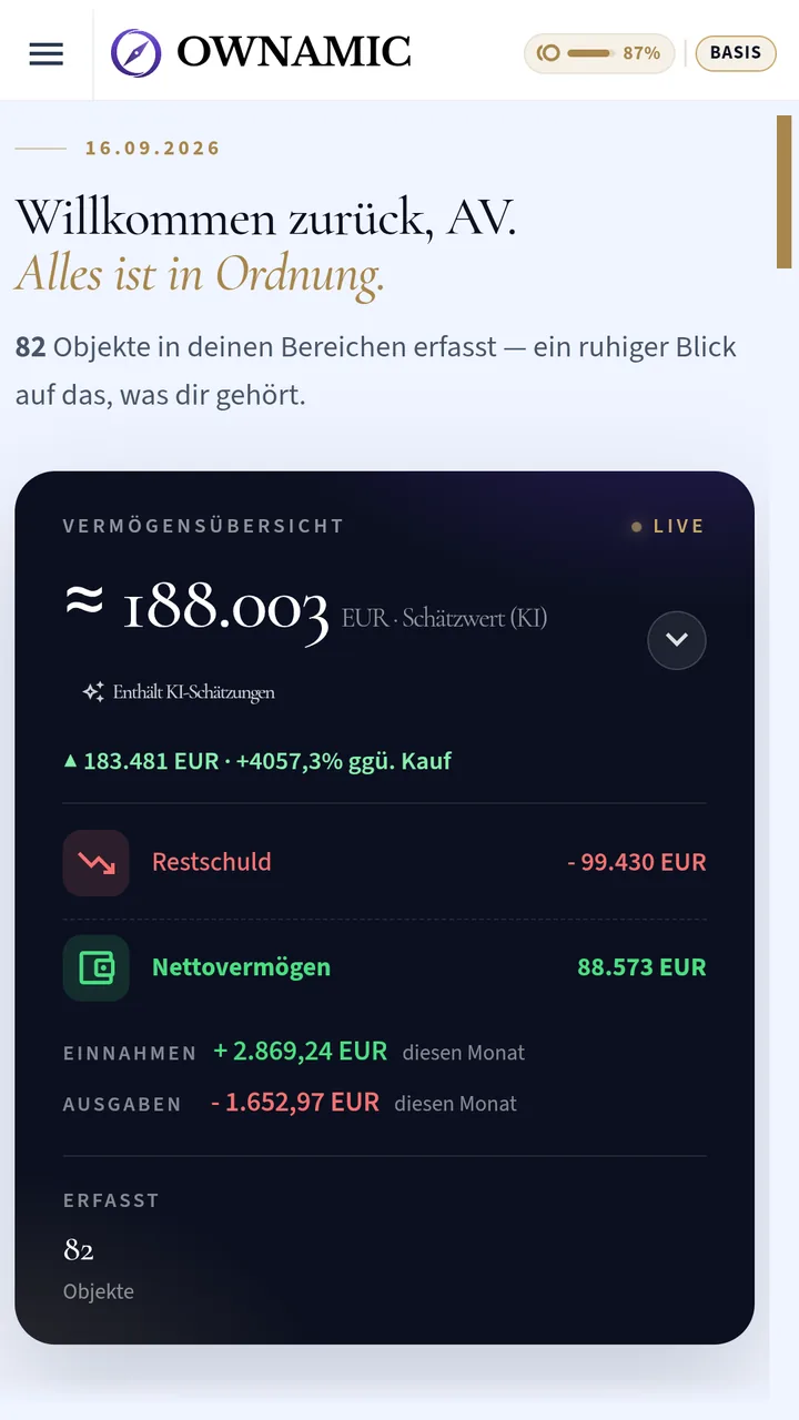 Home screen with the asset overview: estimated value, remaining debt, net worth and the month's income and expenses